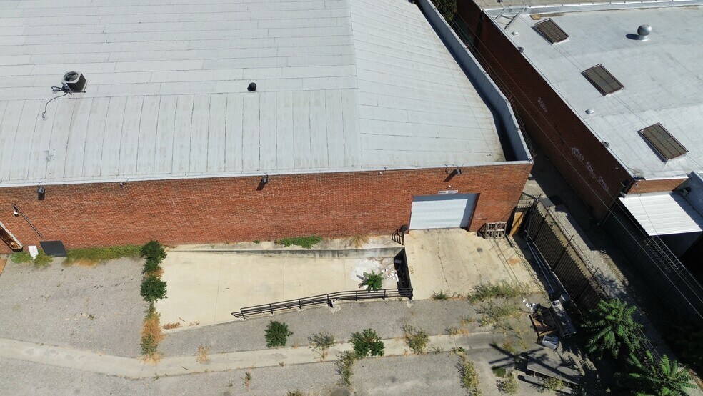 More Photos Of 2201 Long Beach Ave, Los Angeles Warehouse For Lease