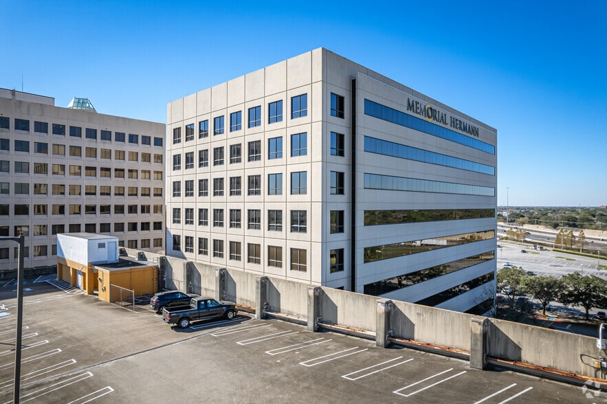 More Photos Of 7737 Southwest Fwy, Houston Unknown For Lease