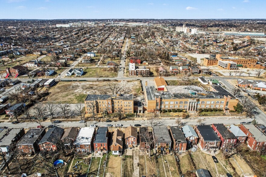 More Photos Of 4253 Clarence Blf, Saint Louis Specialty For Sale
