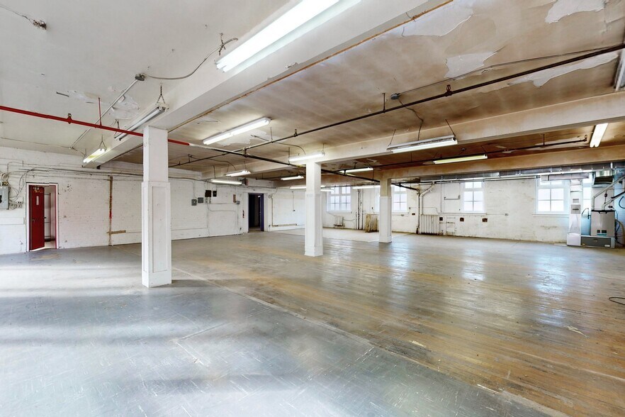 More Photos Of 10-14 Mccaul St, Toronto Office For Sale
