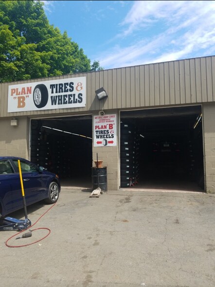 More Photos Of 9 South St, Danbury Service For Lease