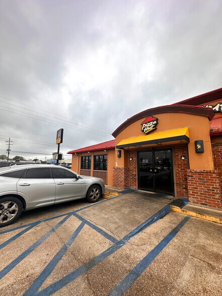 More Photos Of 635 E Admiral Doyle Dr, New Iberia Restaurant For Lease