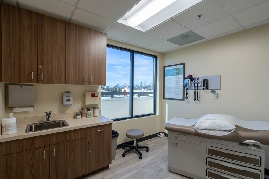 More Photos Of 5562 Philadelphia St, Chino Medical For Sale