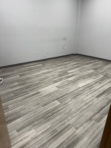 More Photos Of 4404 Hamilton Cleves Rd, Hamilton Warehouse For Lease