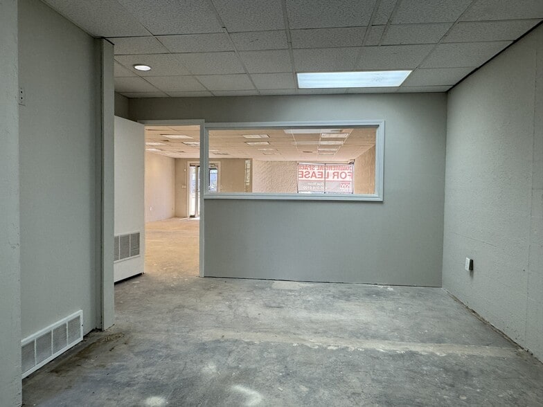 More Photos Of 2111-2113 W Main St, Norman Freestanding For Lease