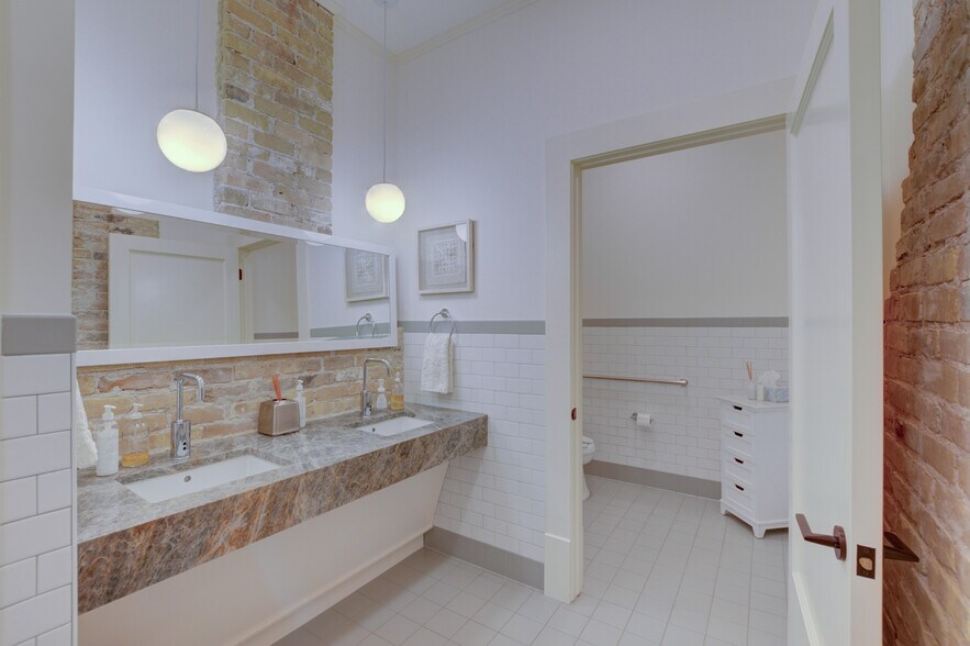 More Photos Of 904 San Antonio St, Austin Office For Lease