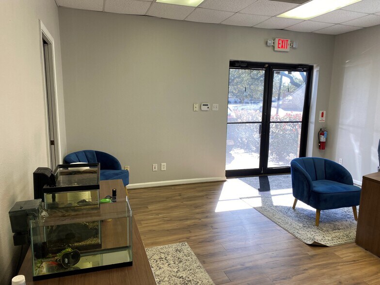 More Photos Of 404 Newport Blvd, League City Office For Lease