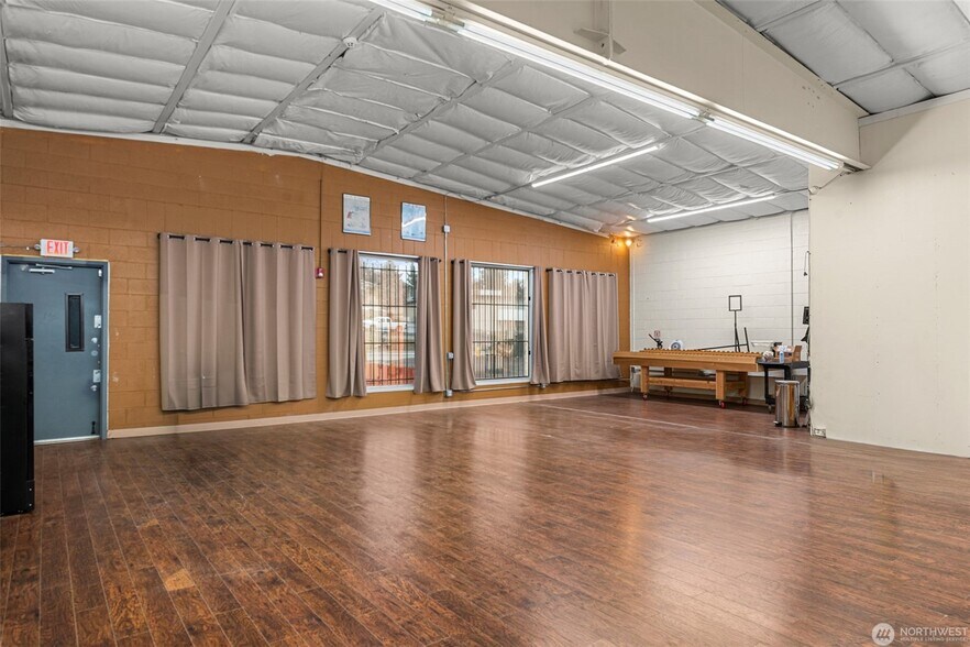 More Photos Of 1052 Valley Mall Pky, East Wenatchee Flex For Sale
