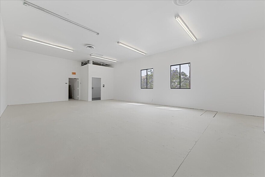 More Photos Of 176 N La Brea Ave, Los Angeles Storefront Retail Office For Sale