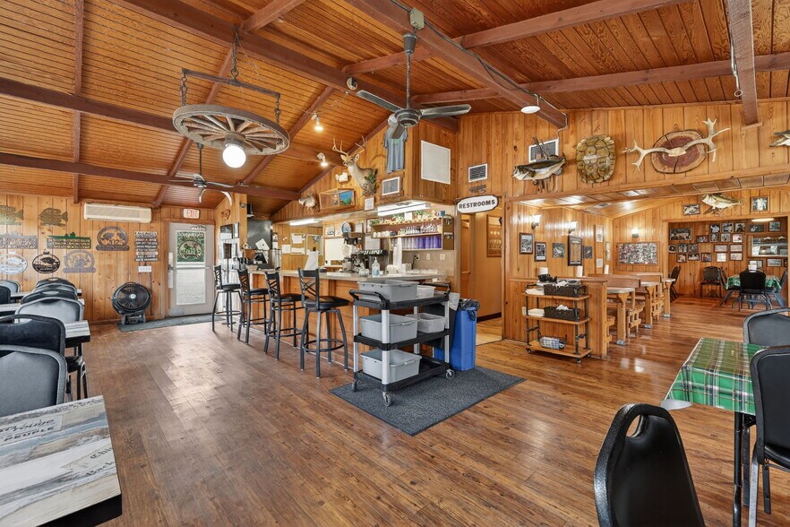More Photos Of 2396 N Country Road 470, Lake Panasoffkee General Retail For Sale