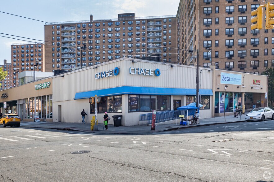 More Photos Of 5702 99th St, Corona Storefront For Lease