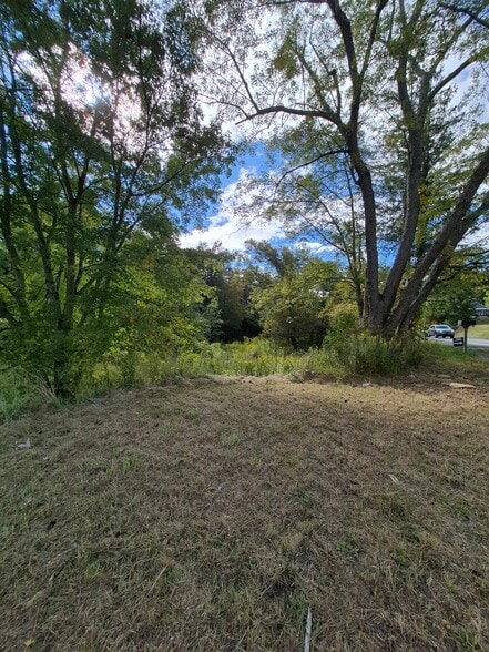 More Photos Of 6718 Midland Trail w, Hines Flex For Sale