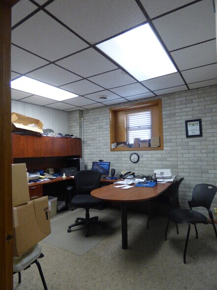 More Photos Of 106 N Renville St, Winthrop Office For Sale