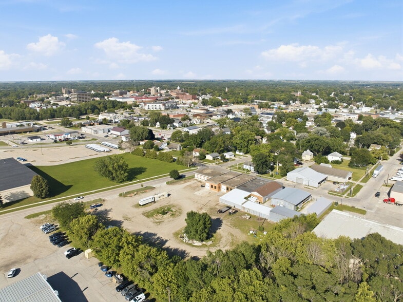 More Photos Of 708-712 S Jefferson Ave, Mason City Warehouse For Sale