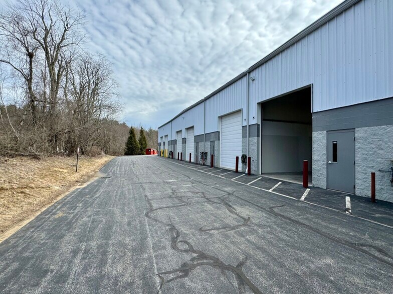 More Photos Of 17-4 NH-125, Kingston Service For Lease