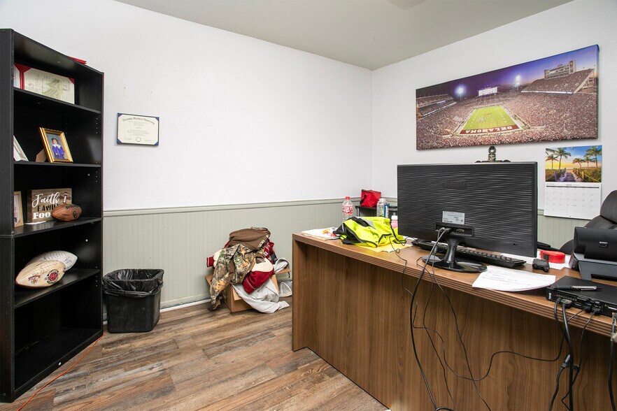 More Photos Of 8102 County Road 313 E, Tyler Distribution For Sale