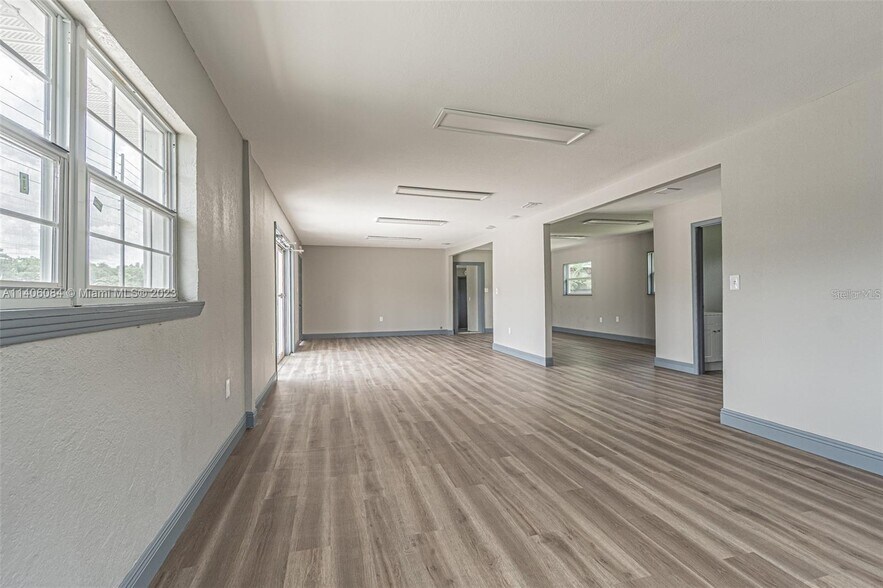 More Photos Of 4623-4625 Land O Lakes Blvd, Land O' Lakes Freestanding For Sale