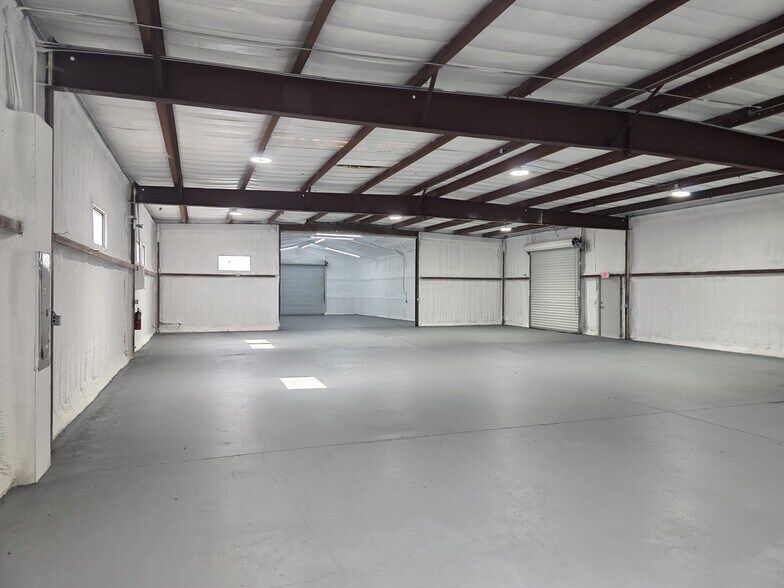 More Photos Of 8010 Anderson Rd, Tampa Warehouse For Lease