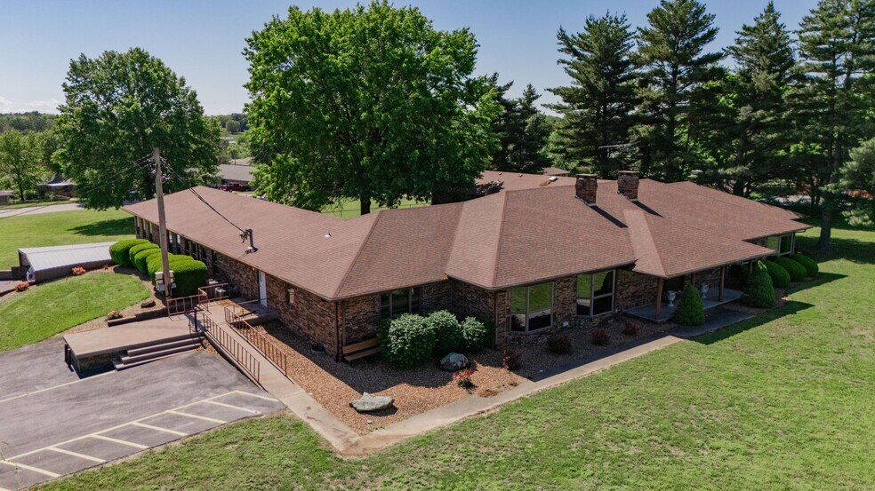 More Photos Of 807 N Briarwood Dr, Bolivar Assisted Living For Sale