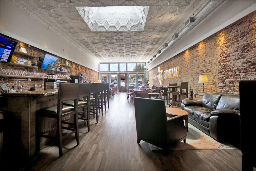 More Photos Of 1136 Main St, Commerce General Retail For Sale