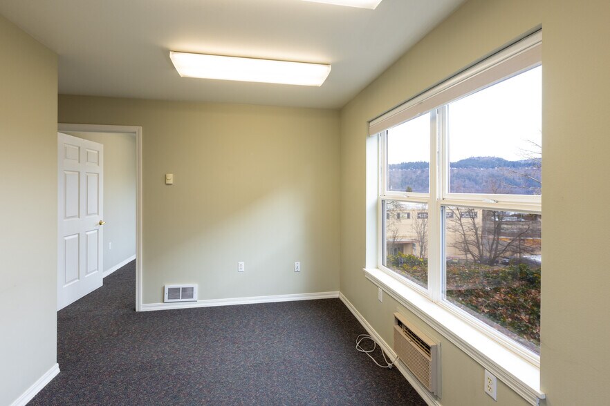 More Photos Of 708 Columbia St, Hood River Office Residential For Sale