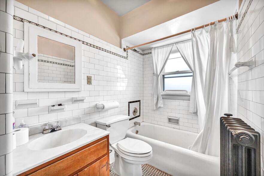 More Photos Of 881 E 222nd St, Euclid Office Residential For Sale