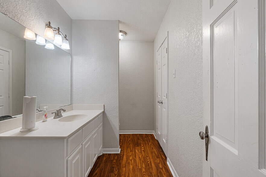 More Photos Of 208 S 31st St, Corsicana Flex For Sale
