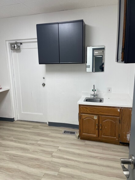 More Photos Of 3165 Myrtle Ave, Granite City Medical For Sale