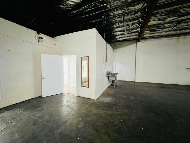 More Photos Of 1153 S Greenwood Ave, Montebello Manufacturing For Lease