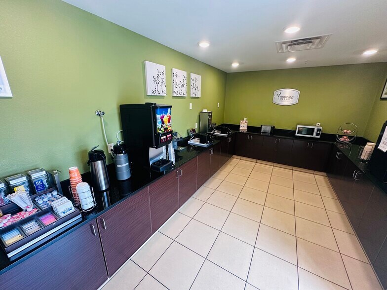 More Photos Of 4450 Rhea County Hwy, Dayton Hotel For Sale