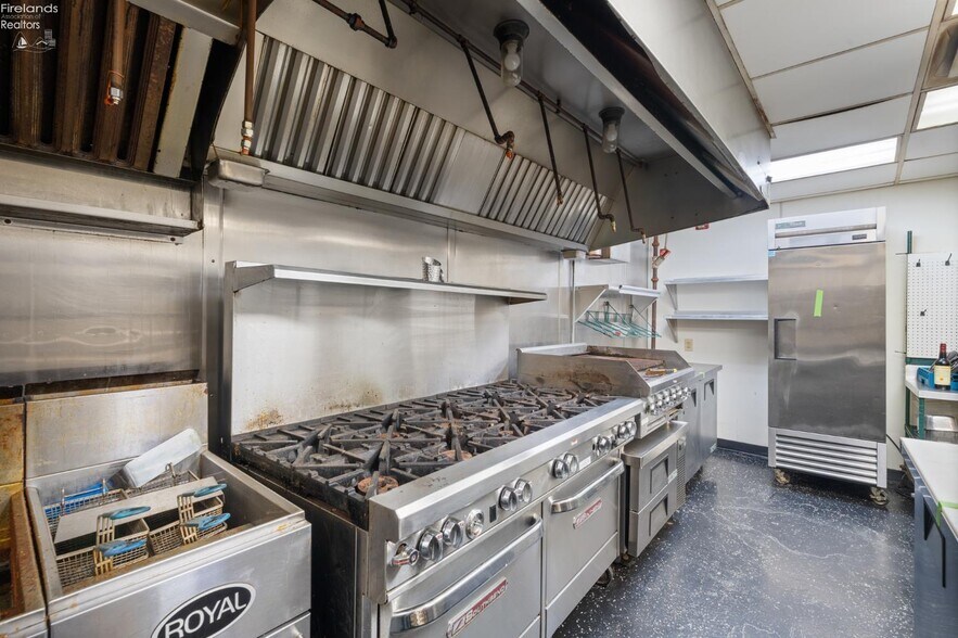 More Photos Of 356 Main St, Huron Apartments For Lease