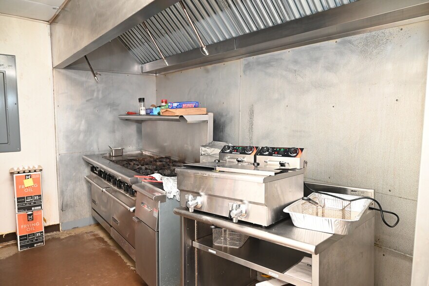 More Photos Of 121 S Berry St, Burkburnett Restaurant For Sale