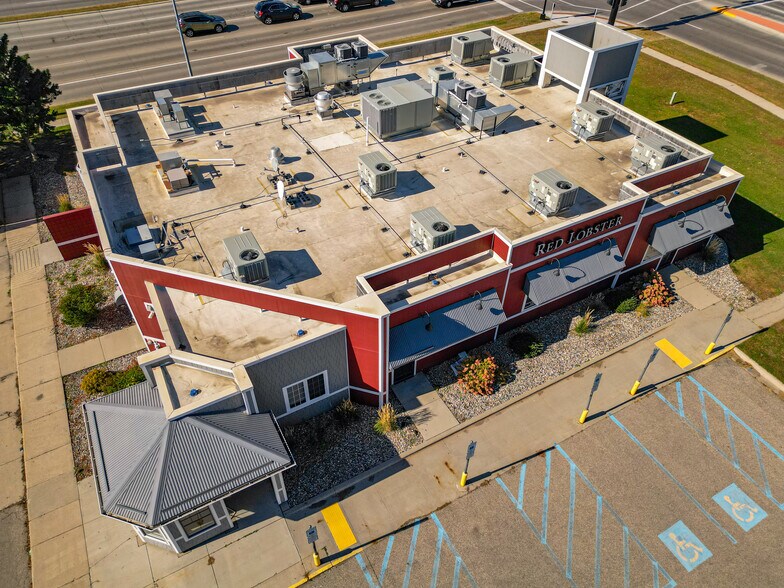 More Photos Of 2675 32nd Ave S, Grand Forks Restaurant For Sale