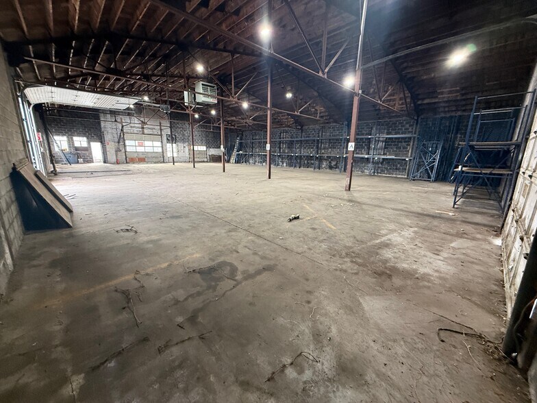 More Photos Of 10 Spencer Ct, East Hartford Warehouse For Lease