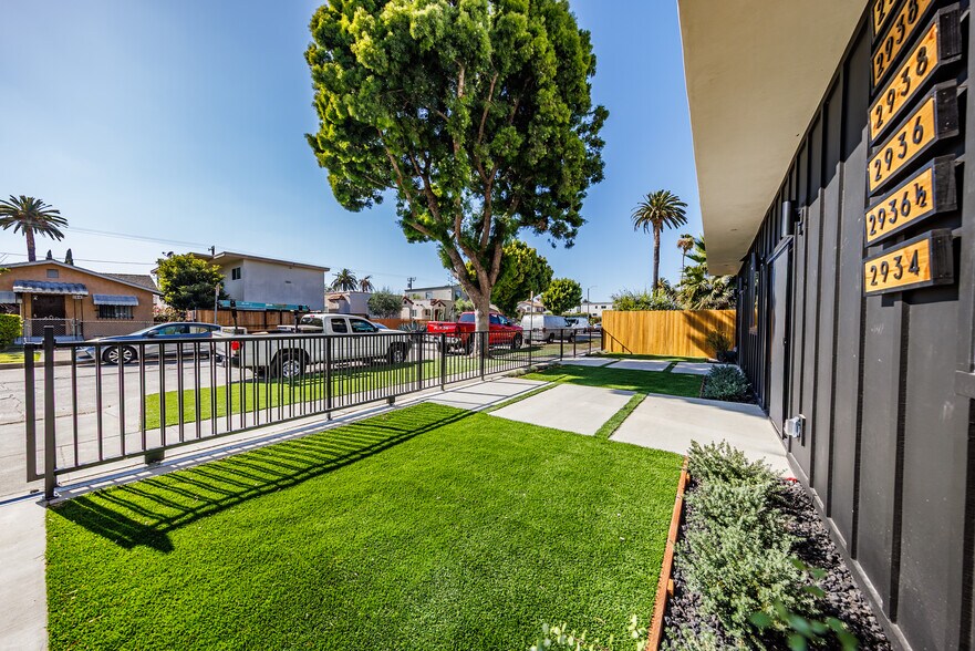 More Photos Of 2938 S Sycamore Ave, Los Angeles Apartments For Sale