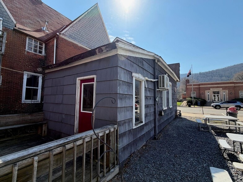 More Photos Of 12 W 4th St, Emporium Office For Sale