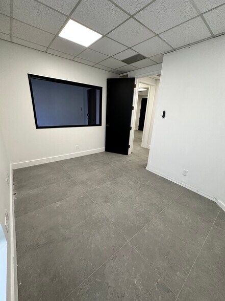 More Photos Of 11157 Ables Ln, Dallas Warehouse For Sale