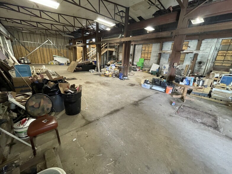 More Photos Of 500 N 5th St, Toronto Warehouse For Sale