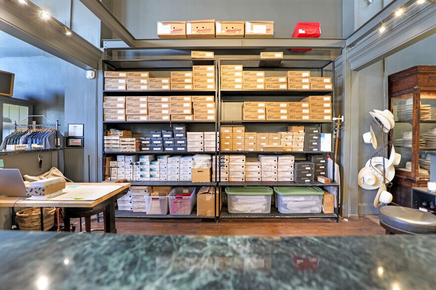 More Photos Of 110 N Tennessee St, McKinney Storefront Retail Office For Lease