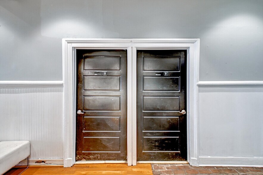 More Photos Of 15 E Centre St, Baltimore Bar For Sale