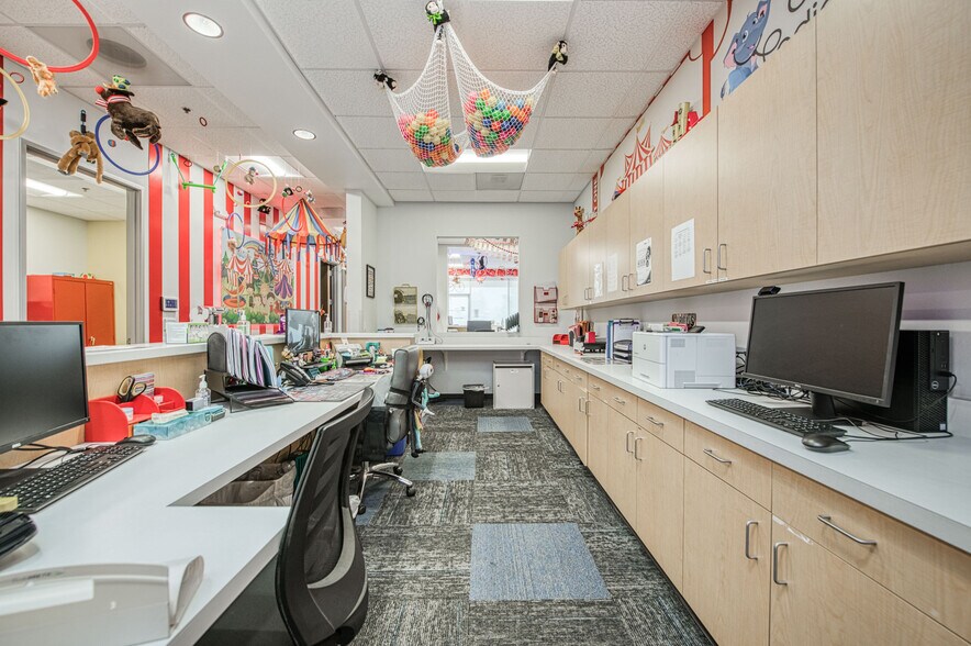 More Photos Of 4910 E Ashlan Ave, Fresno Office For Sale