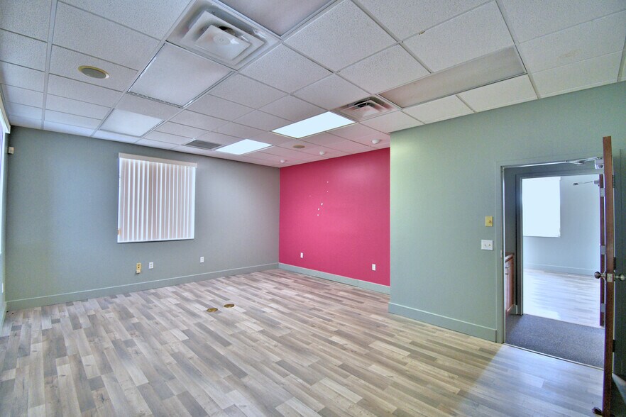 More Photos Of 43344 Highway 27, Davenport Coworking Space