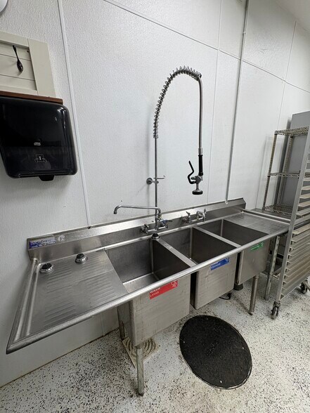 More Photos Of 813 W 39th St, Norfolk Restaurant For Sale