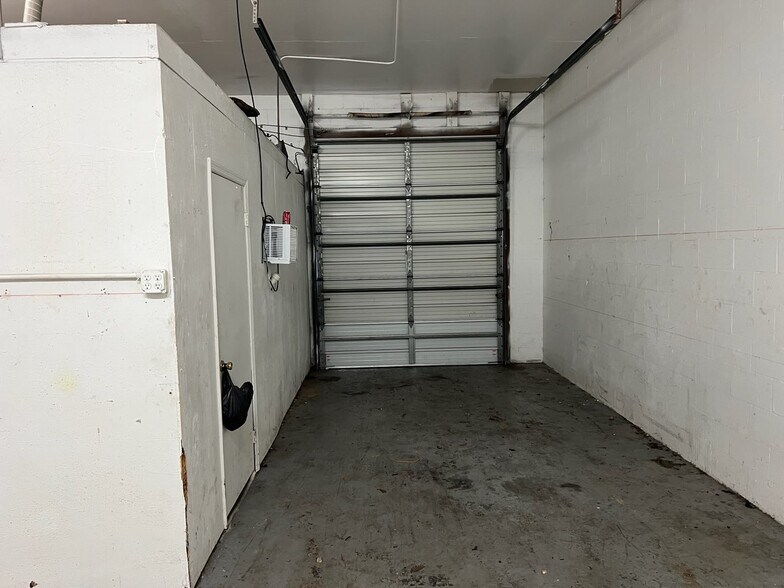 More Photos Of 3650 NE 25th St, Ocala Warehouse For Lease