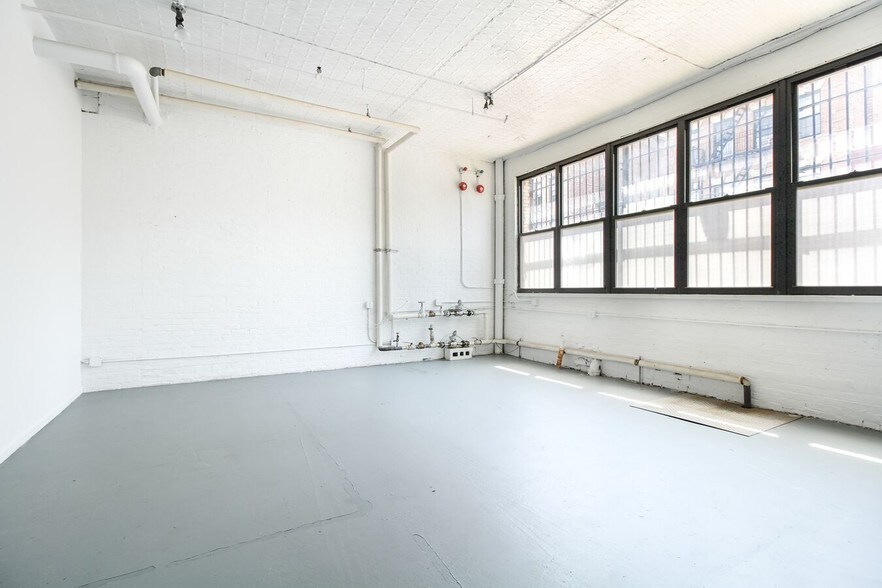More Photos Of 117 Grattan St, Brooklyn Warehouse For Lease