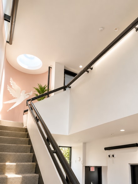 More Photos Of 870 Vine St, Los Angeles Office For Sale