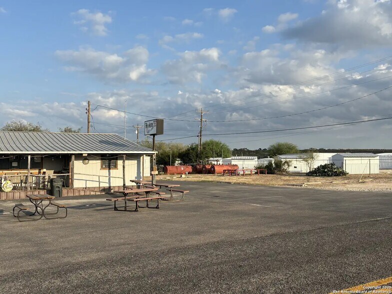 More Photos Of 7116 Texas R 2, Del Rio Convenience Store For Sale