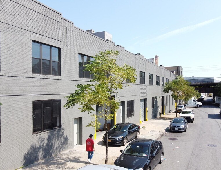 More Photos Of 805 E 139th St, Bronx Showroom For Lease
