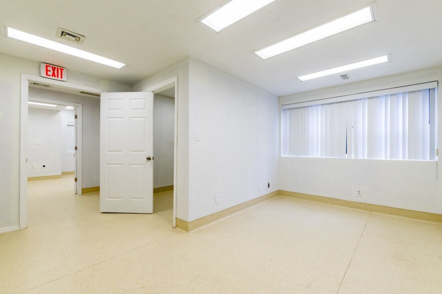 More Photos Of 2735 Henry Hudson Pkwy, Bronx Medical For Lease