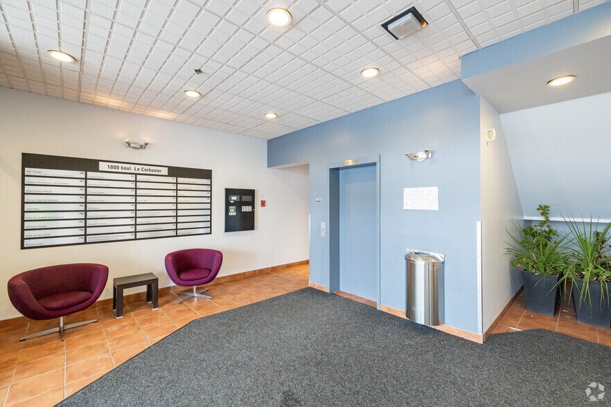 More Photos Of 1750-1824 Boul Le Corbusier, Laval Storefront Retail Office For Lease